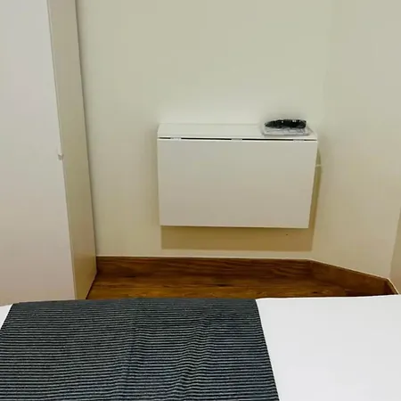 Séjour chez l'habitant Alfama - *