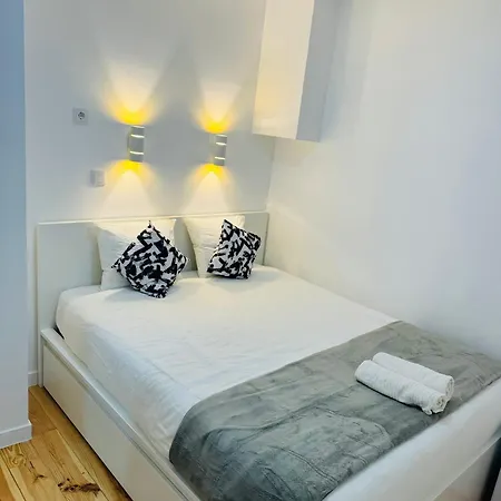 Séjour chez l'habitant Alfama - *