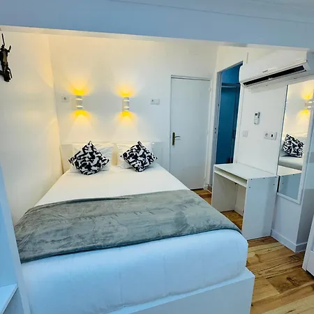 Séjour chez l'habitant Alfama - *